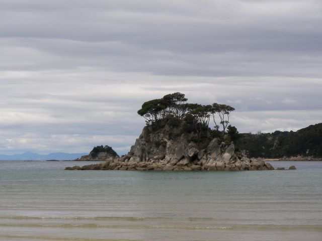 Kleine Insel in der Bucht.