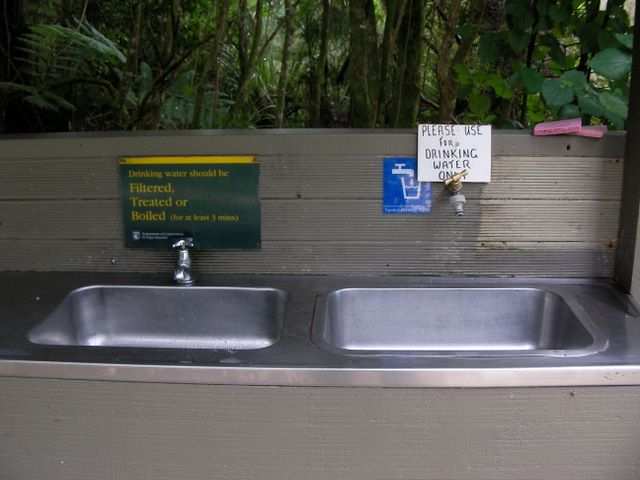 Welch Luxus, es gibt sogar Trinkwasser.