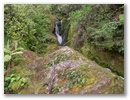 Immer mal wieder ein kleiner Wasserfall am Wegesrand.