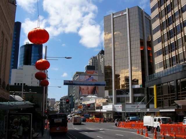 Hier die Haupteinkaufsstrasse Queens Street