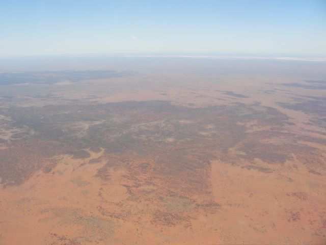 Perth liegt hinter uns, das Outback unter uns.