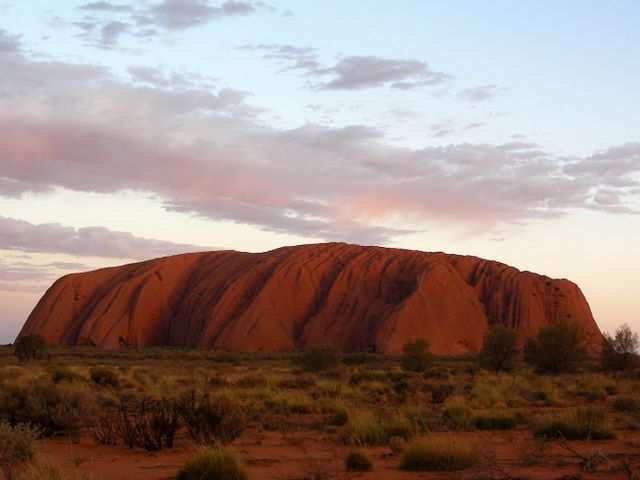 Auch aus dem Himmel ueber dem Uluru weicht das Licht.
