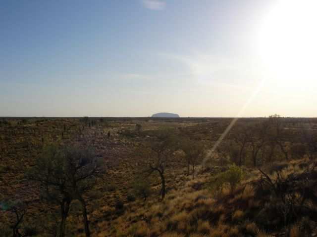 In 50 km Entfernung sieht man den Ayers Rock.