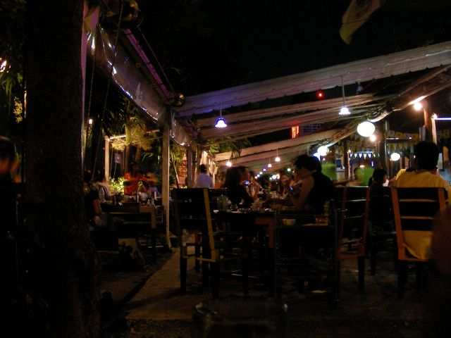Bangkok - Bis auf uns nur Einheimische hier!