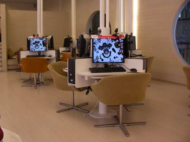 Bangkok - Stylisches Internetcafe gleich um die Ecke!