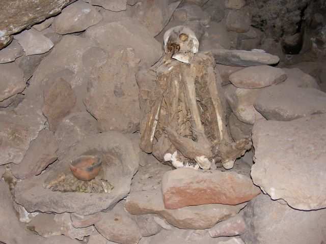 Best Of 3 -- Keiner weiss, wie diese Menschen vor ca. 1.000 Jahren gestorben sind.