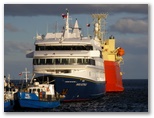 Best Of 3 -- Am Hafen angekommen sehen wir unser “Expeditionsschiff” - die “Mare Australis”