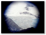 Best Of 3 -- ...und entdeckt den Gletscher durchs Fernglas.
