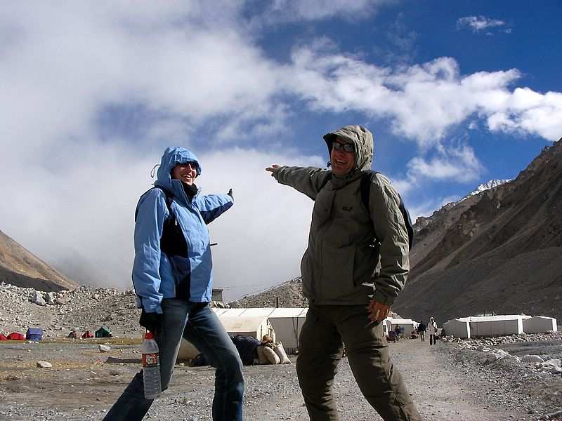 Mount Everest Basecamp. Der Berg versteckt sich hinter einer Wolke.