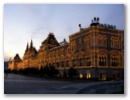 Das Kaufhaus GUM am Abend.