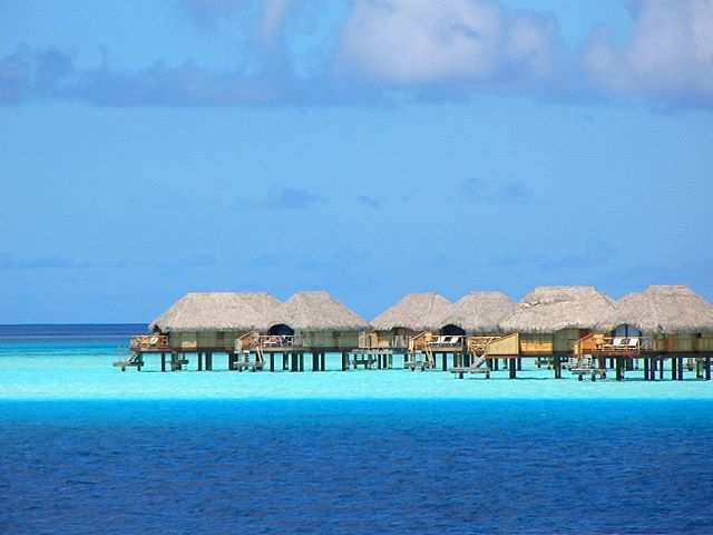 Ueberwasserbungalows in der Lagune von Bora Bora