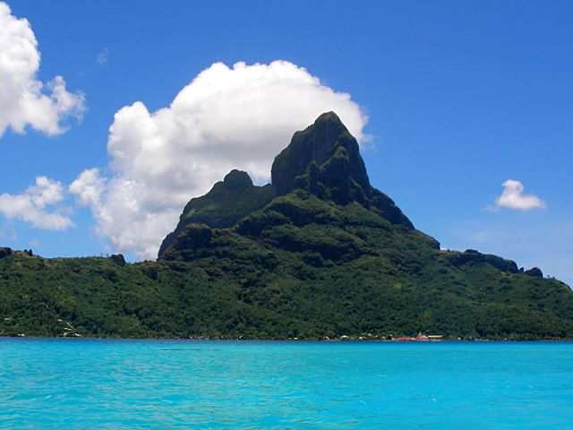 Zwischendurch geniessen wir den Ausblick auf die Insel, die...