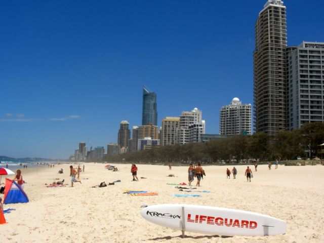 Naechster Tag: Neuer Versuch am Surfers Paradise.