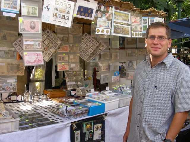Hier ein Stand mit Muenzen.