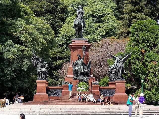 Der “Plaza Libertador General San Martin”.