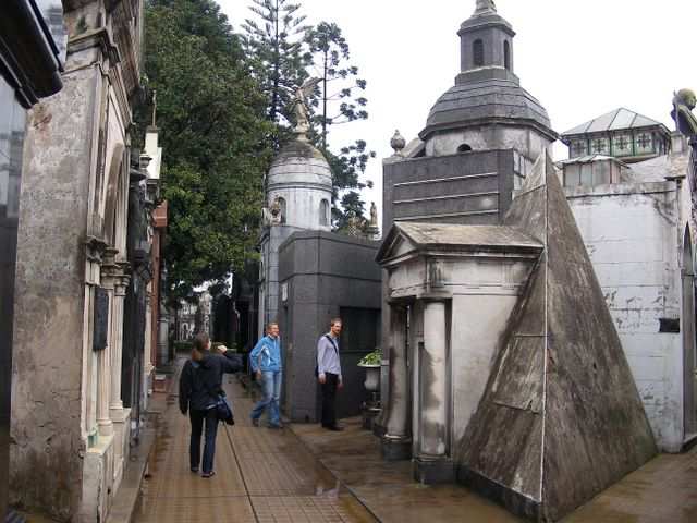 Dirk und Headley, die in Buenos Aires wohnen, haben uns den bekannten Friedhof der Stadt gezeigt.
