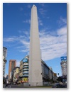 Am “Plaza de Republica” erwartet uns ein riesiger Obelisk.