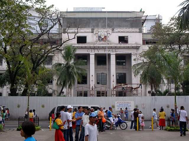 Gegenueber das Rathaus von Cebu.