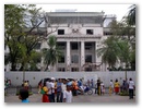 Gegenueber das Rathaus von Cebu.