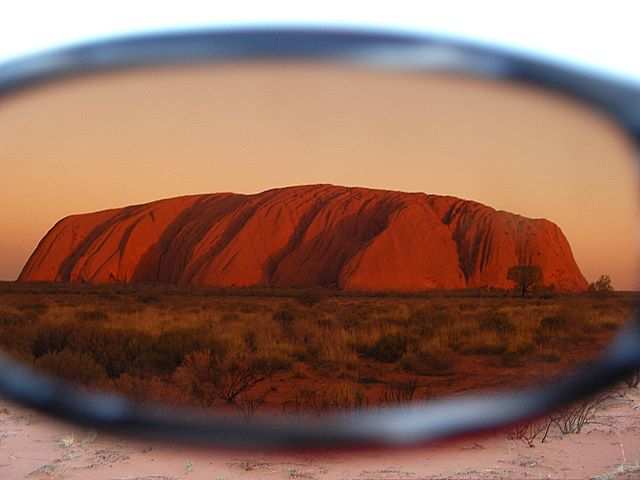 DIE SCHÖNSTEN BILDER -- Ayers Rock richtig rot! - Der Trick mit der Sonnenbrille!