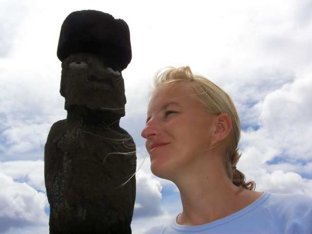 DIE SCHÖNSTEN BILDER -- Sabine und ihr Lieblingsmoai!