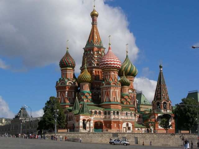 DIE SCHÖNSTEN BILDER -- Startpunkt unserer Weltreise: Moskau. Hier die Basilius-Kathedrale am Roten Platz.