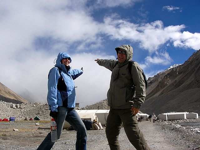 DIE SCHÖNSTEN BILDER -- Mount Everest Basecamp. Der Berg versteckt sich hinter einer Wolke.