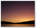 DIE SCHÖNSTEN BILDER -- Sonnenuntergang am See.