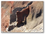 DIE SCHÖNSTEN BILDER -- Blick in den Vulkankrater: Da kam wohl was aus dem Berg.