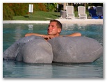 DIE SCHÖNSTEN BILDER -- Olaf im Pool!