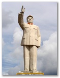 DIE SCHÖNSTEN BILDER -- Zurueck in China. Mao begruesst uns.