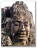 DIE SCHÖNSTEN BILDER -- Eines von 216 Gesichtern im Bayon Tempel von Angkor.