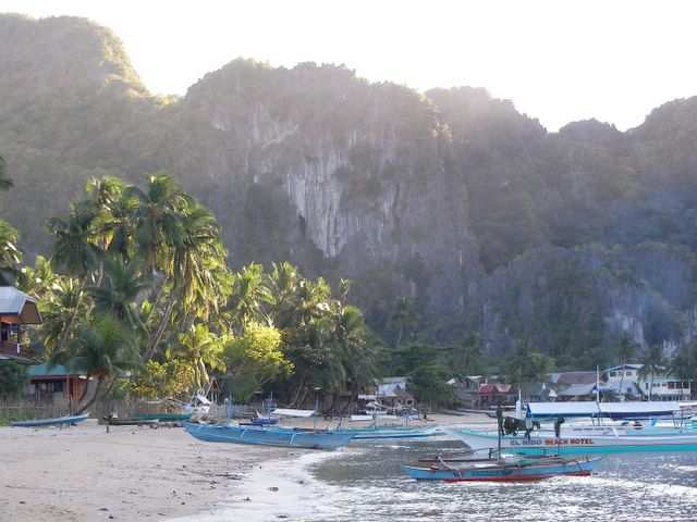 Der Strand von El Nido, im Norden von Palawan.
