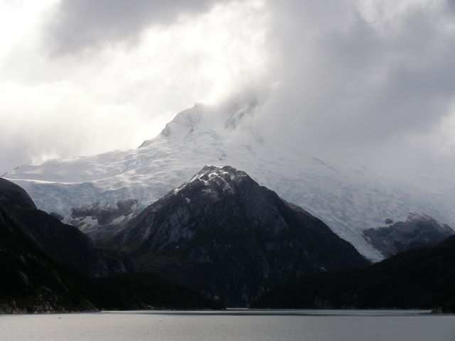 Obwohl wir mittlerweile viele Gletscher gesehen haben, sind wir immer wieder beeindruckt.