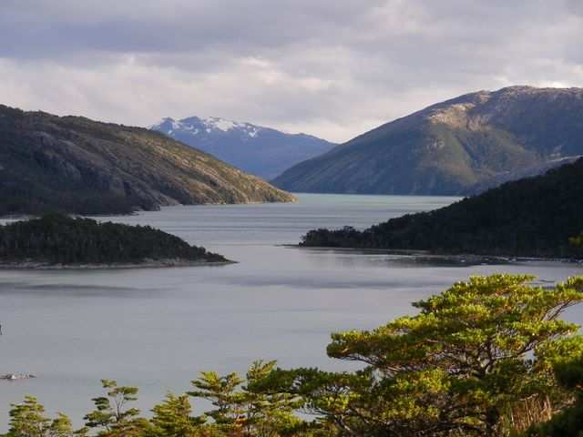 Blick zurueck zum Ausgang des Fjords.