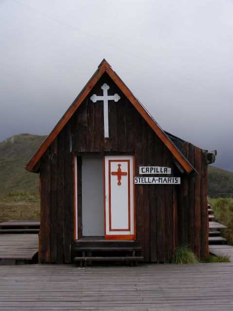 Ein kleine Kapelle gibts hier auch. Alles, was das Touriherz begehrt.