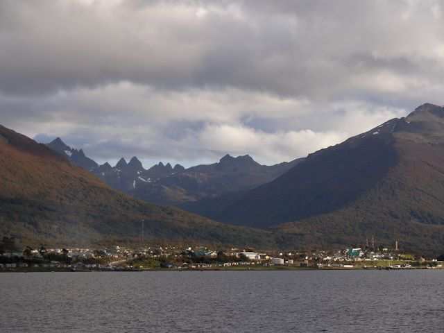 Die Berge im Hintergrund sehen fast aus wie die Torres del Paine. Wahrscheinlich mit deutlich weniger Wanderern.
