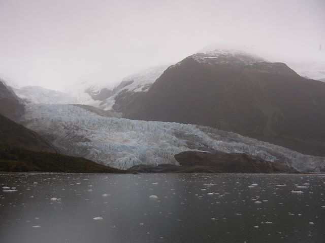 Der naechste Gletscher aus der Ferne.