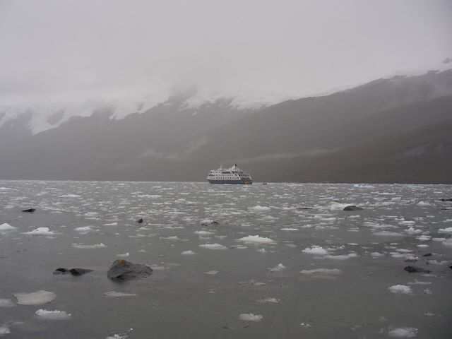 Blick von der Ferne auf unser Schiff.