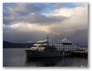Dementsprechend liegt neben unserem Schiff auch ein Kriegsschiff der chilenischen Marine.