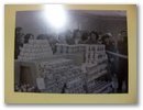 Hier wohl ein Bild von der Supermarkteroeffnung. Heute sieht's noch genuaso aus. Wir sind aber mit Fotoverbot belegt und aus dem Supermarkt geschmissen worden. Militaerisches Sperrgebiet - da kann man nichts machen.