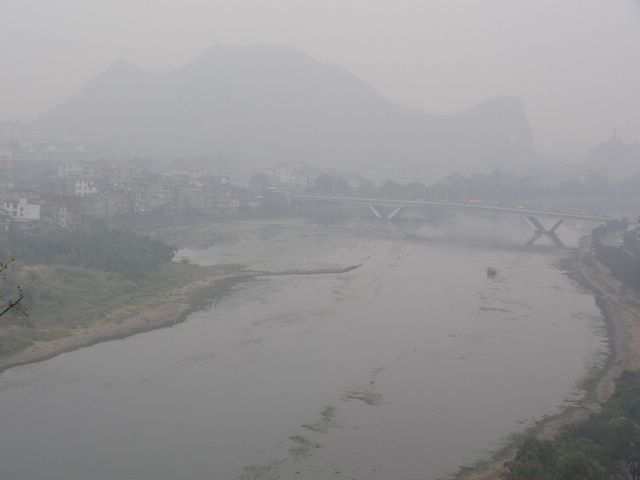 Guilin - Karsthuegel im Nebel