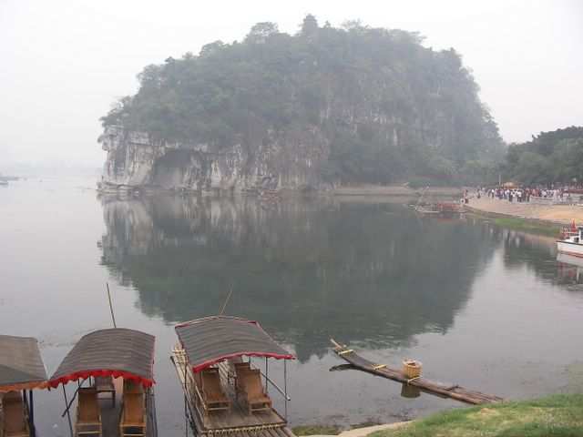 Guilin - Flussfahrten gibts ach in kleinen Booten