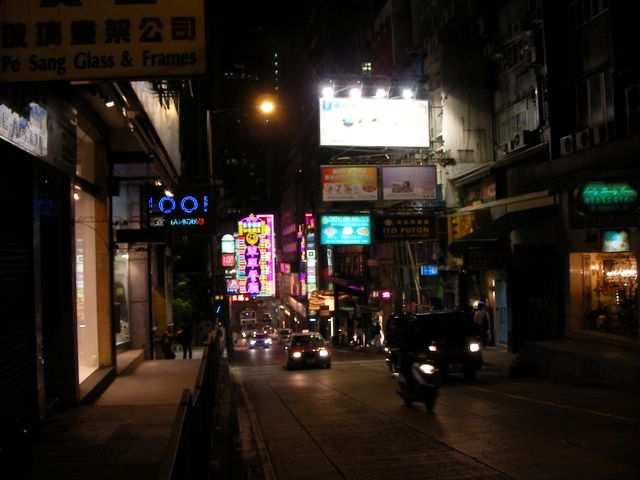 Hong Kong - bei Nacht und von unten