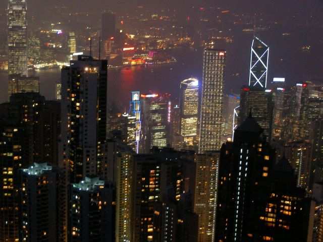 Hong Kong - dunkel und erleuchet