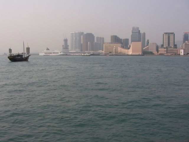 Hong Kong - viel Wasser und Blick nach Kowloon