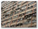 Hong Kong - ein nicht mehr ganz neues Gebaeude (Kowloon)