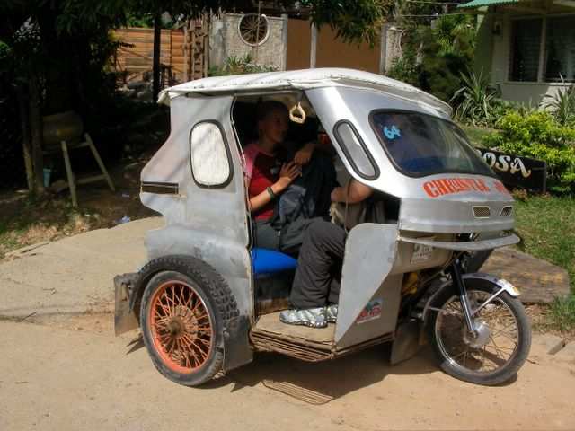 Zum Hafen gehts im Tricycle.