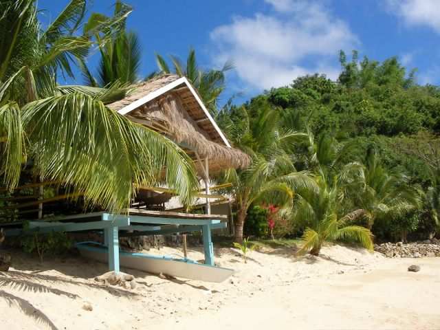 Dazwischen das Party Island.