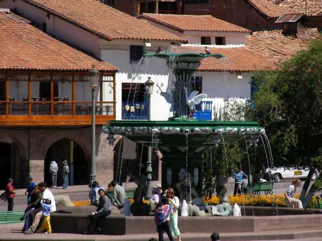 Der Hauptplatz “Plaza de Armas” ...